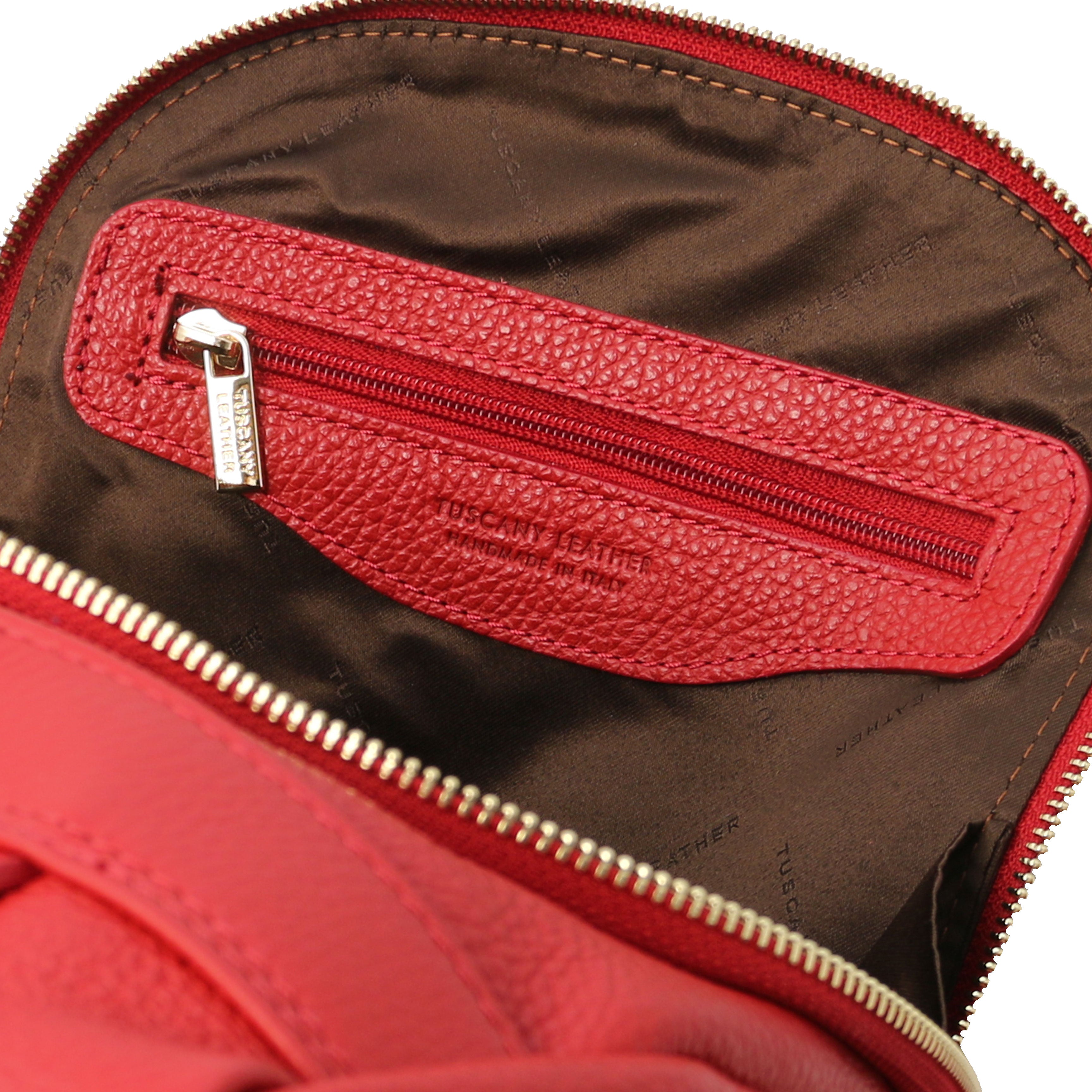 Tuscany Leather rugtas zacht leer TL Bag rood binnenkant tas